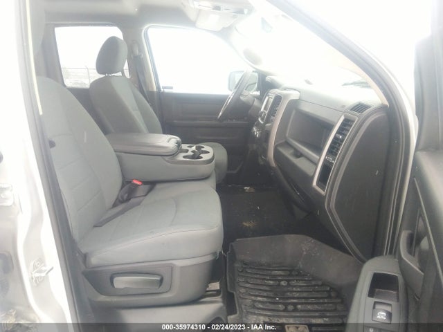 2018 RAM 1500 EXPRESS VIN: 1C6RR7FT2JS141060