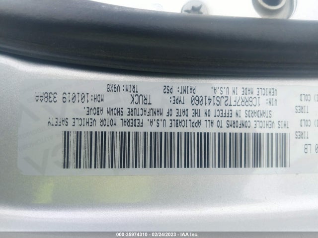 2018 RAM 1500 EXPRESS VIN: 1C6RR7FT2JS141060