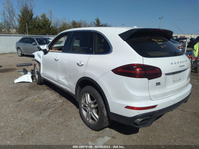 2016 Porsche Cayenne, VIN: WP1AA2A27GKA14620