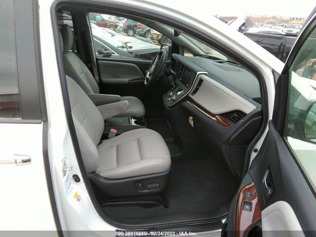 2019 TOYOTA SIENNA XLE VIN: 5TDDZ3DC2KS224142