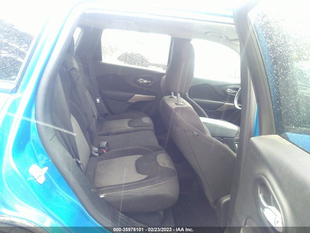 1C4PJLCB6JD558620 Jeep Cherokee Latitude