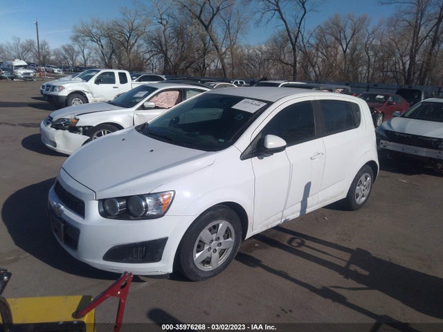 Chevrolet SONIC LS 2016 1G1JA6SH5G4124574 Image 2