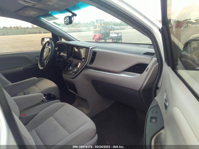 2017 TOYOTA SIENNA LE VIN: 5TDKZ3DC8HS834496