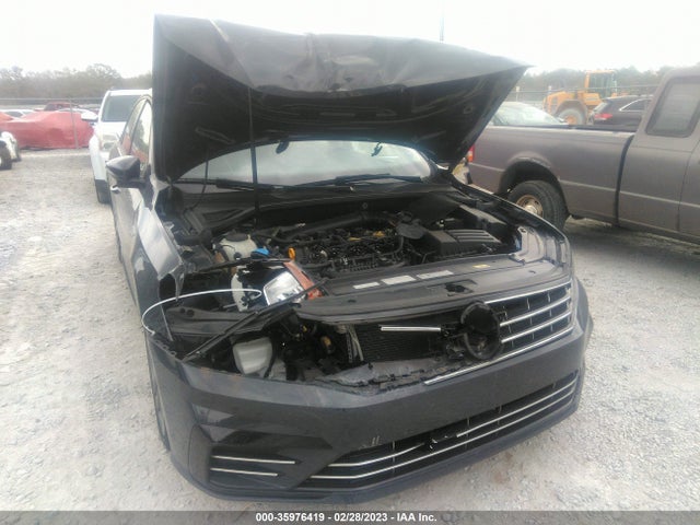 1VWAA7A34JC002687 Volkswagen Passat 2.0t S/r-line