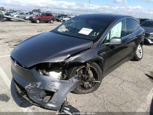 Tesla Model X 70d/90d/75d/60d 2016 5YJXCAE2XGF019821 Image 2