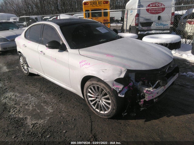2022 Alfa Romeo Giulia, VIN: ZARFANAN6N7656531