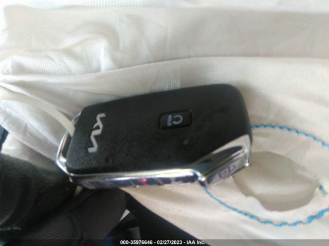 KNDEU2AA8N7301661 KIA SELTOS S