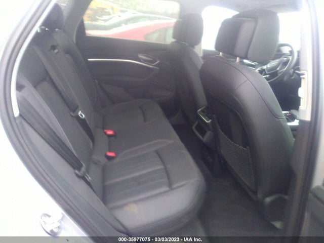 2022 Audi e-tron, VIN: WA1AAAGE8NB025985