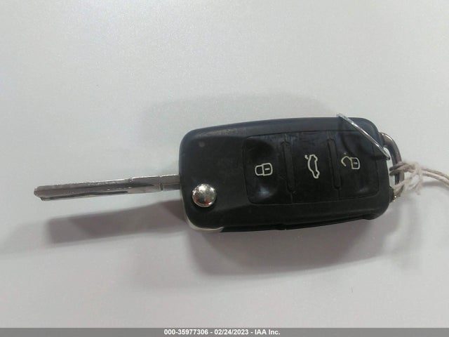 WVGAV7AX4FW115468 Volkswagen TIGUAN S