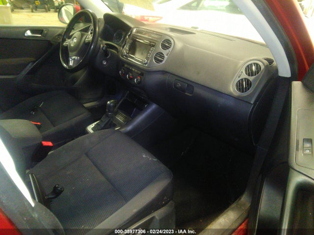 WVGAV7AX4FW115468 Volkswagen TIGUAN S