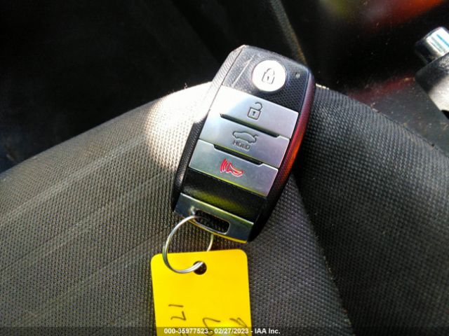 3KPFL4A7XHE097294 KIA FORTE S