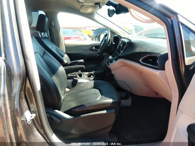 2C4RC1BG0KR652138 Chrysler Pacifica Touring L