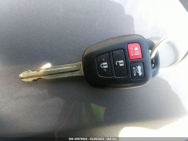 Toyota COROLLA LE 2014 5YFBURHE3EP046131 Image 3