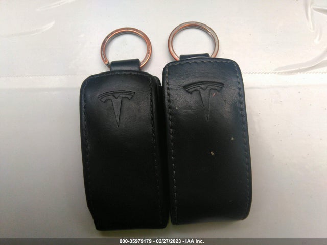 2016 Tesla Model S, VIN: 5YJSA1E11GF142320