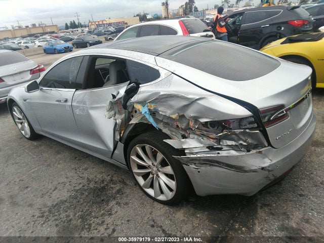2016 Tesla Model S, VIN: 5YJSA1E11GF142320
