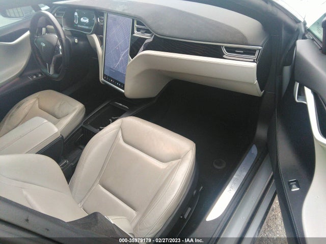 2016 Tesla Model S, VIN: 5YJSA1E11GF142320