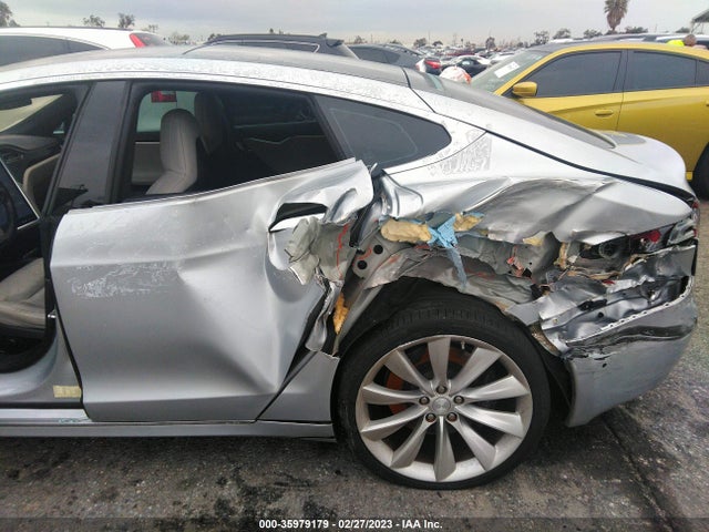 2016 Tesla Model S, VIN: 5YJSA1E11GF142320