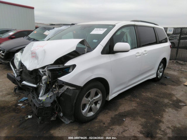 Toyota SIENNA LE 2019 5TDKZ3DC3KS009490 Image 2