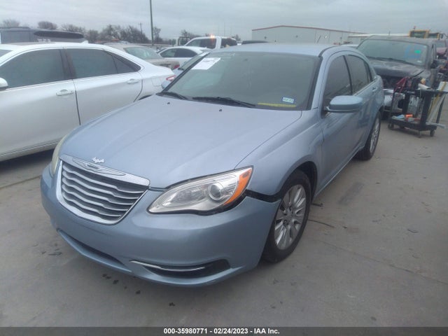 1C3CCBAB2EN207777 Chrysler 200 LX