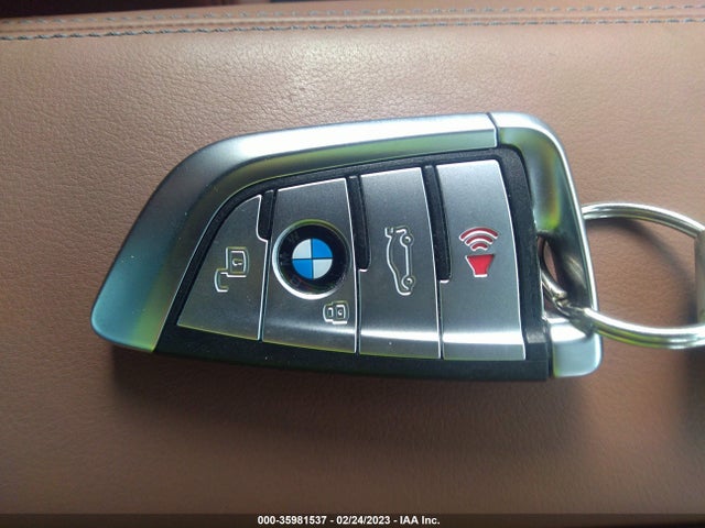 2022 BMW M8, VIN: WBSGV0C09NCJ88267