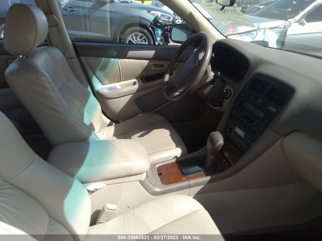 JT8BF28G4W0107936 Lexus ES 300 LUXURY SPORT SDN