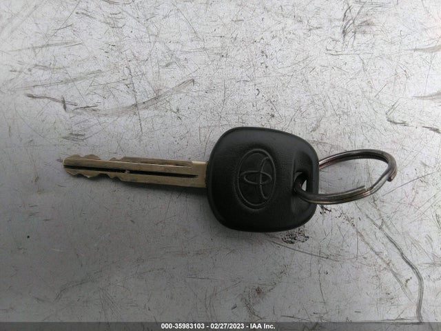 2005 TOYOTA SIENNA XLE VIN: 5TDZA22C55S269364