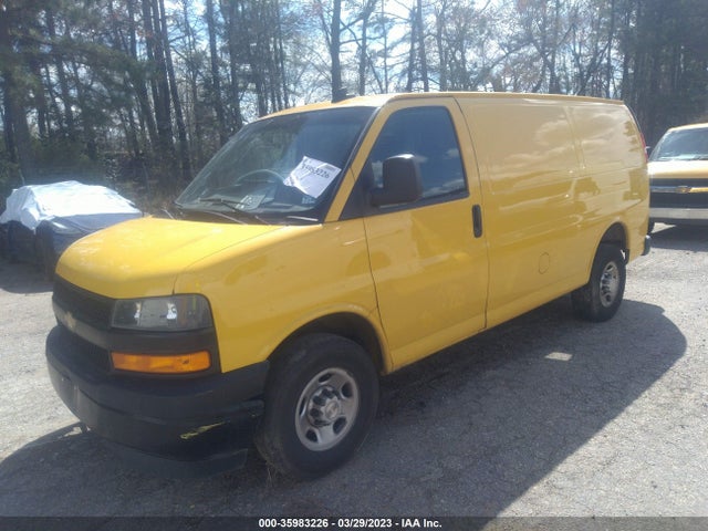 Chevrolet EXPRESS CARGO VAN 2019 1GCWGAFP9K1337036 Image 2
