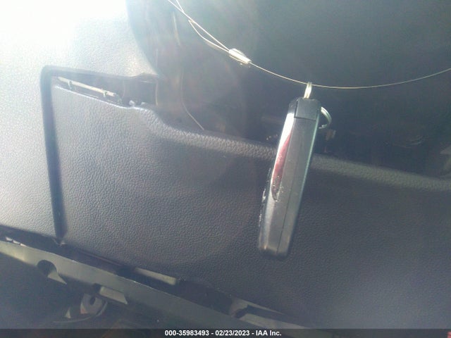 Toyota SIENNA XLE 2022 5TDYRKEC3NS086903 Image 3