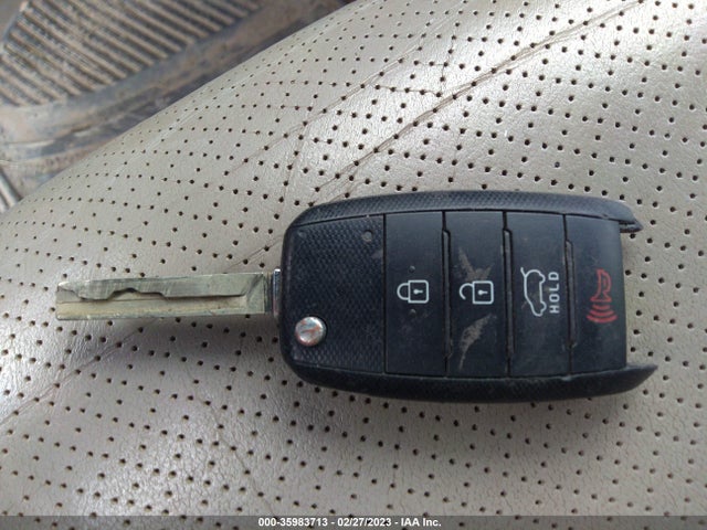 2016 Kia Sorento, VIN: 5XYPHDA11GG016105