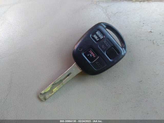 2T2GA31UX6C050008 Lexus RX 330