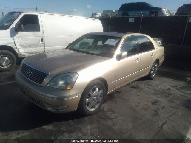 Lexus LS 430 2001 JTHBN30F710006877 Image 2