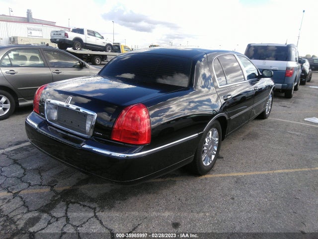 2007 LINCOLN TOWN CAR SIGNATURE L VIN: 1LNHM85W87Y613770