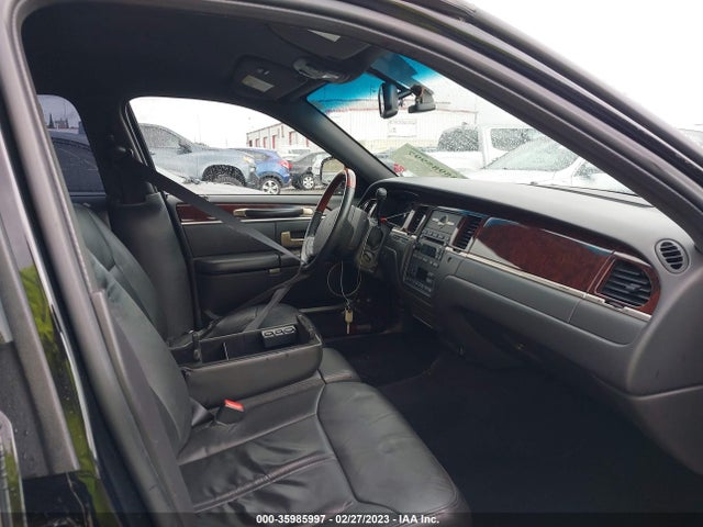 2007 LINCOLN TOWN CAR SIGNATURE L VIN: 1LNHM85W87Y613770
