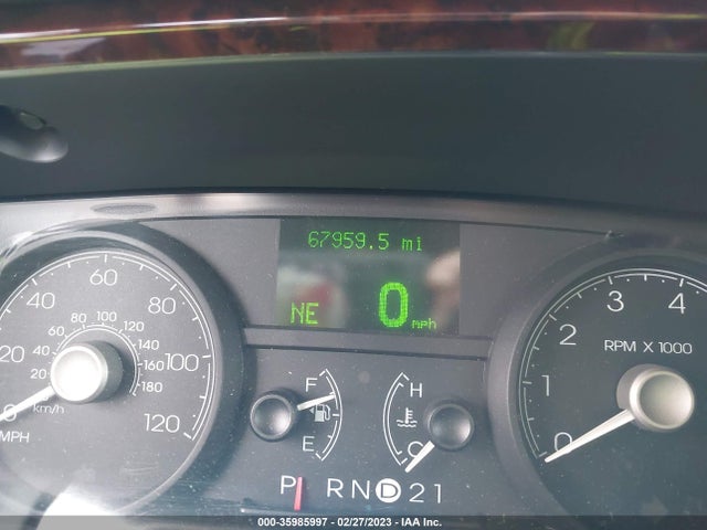2007 LINCOLN TOWN CAR SIGNATURE L VIN: 1LNHM85W87Y613770