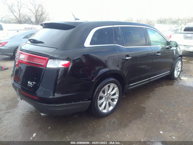 2015 Lincoln MKT, VIN: 2LMHJ5AT8FBL03685