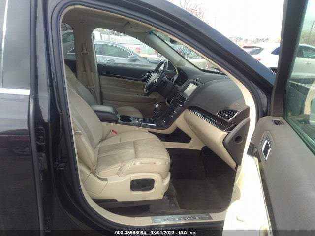 2015 Lincoln MKT, VIN: 2LMHJ5AT8FBL03685