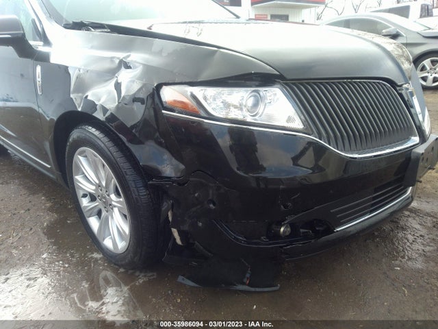 2015 Lincoln MKT, VIN: 2LMHJ5AT8FBL03685