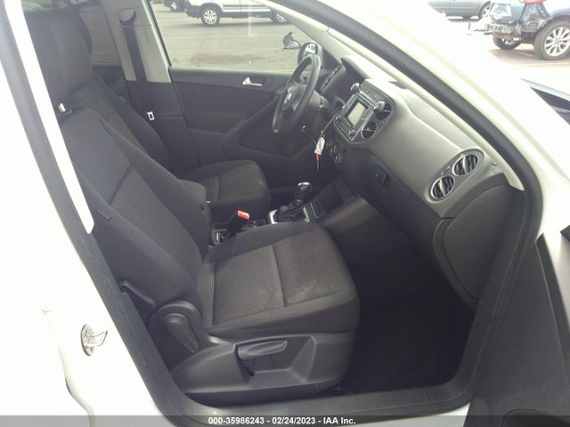 WVGAV7AX6HK047068 Volkswagen TIGUAN