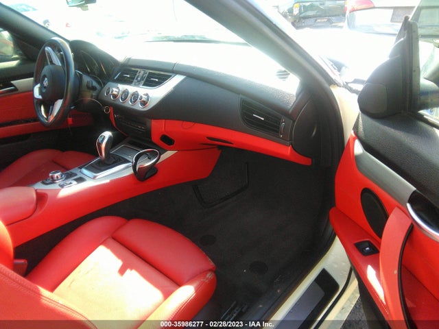 2016 BMW Z4, VIN: WBALM7C56G5B60169