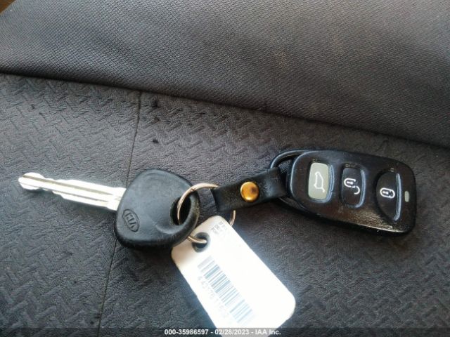 KNAFG526777085261 KIA Rondo Ex