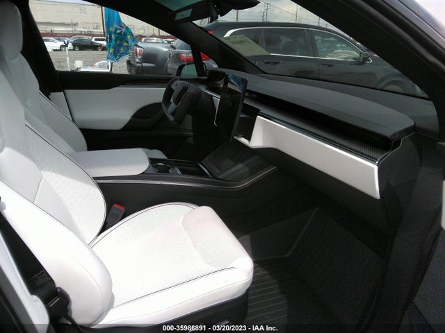 2023 Tesla Model X, VIN: 7SAXCBE67PF375915