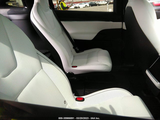 2023 Tesla Model X, VIN: 7SAXCBE67PF375915