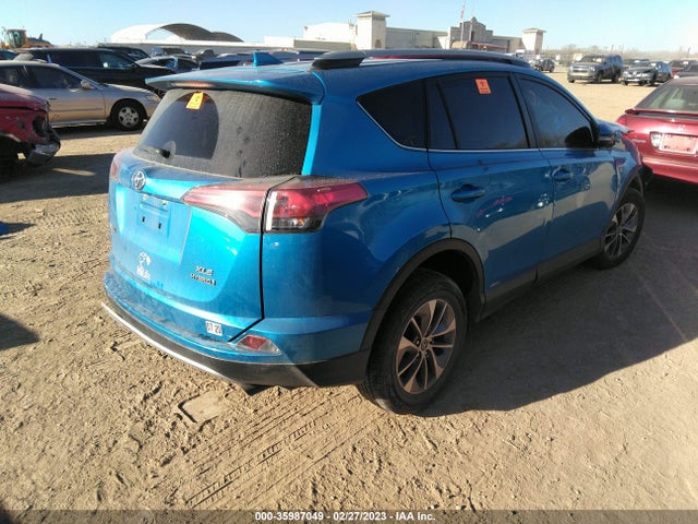 2017 Toyota RAV4, VIN: JTMRJREV3HD124409
