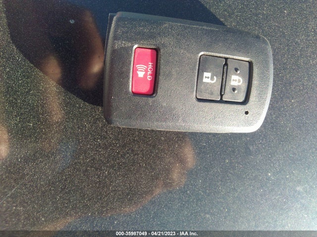 2017 Toyota RAV4, VIN: JTMRJREV3HD124409