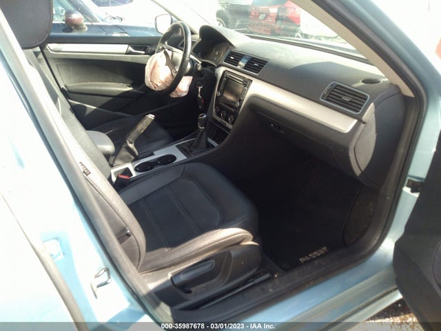 2013 VOLKSWAGEN PASSAT SE VIN: 1VWBP7A32DC130871