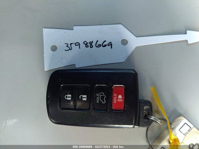 Toyota RAV4 SE 2018 JTMNFREV8JD109099 Image 3