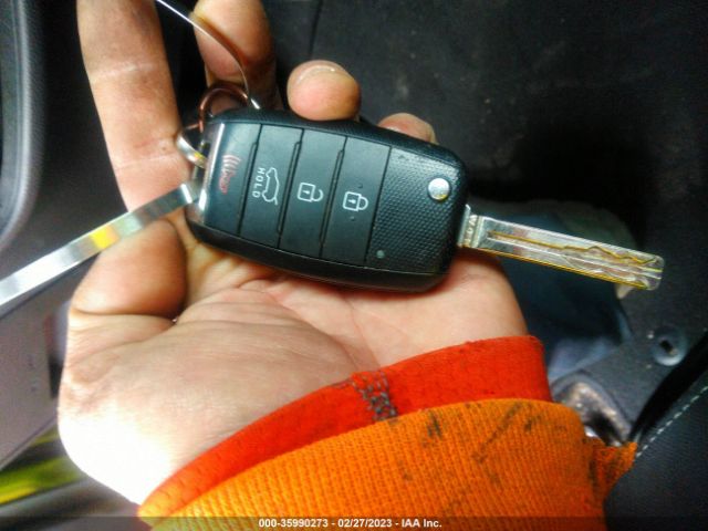 KNDJN2A26F7763447 KIA Soul Base