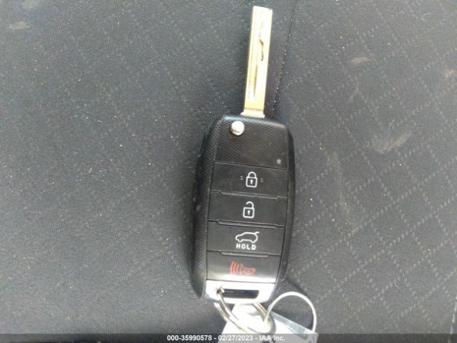 5XYPG4A35GG106135 KIA SORENTO LX
