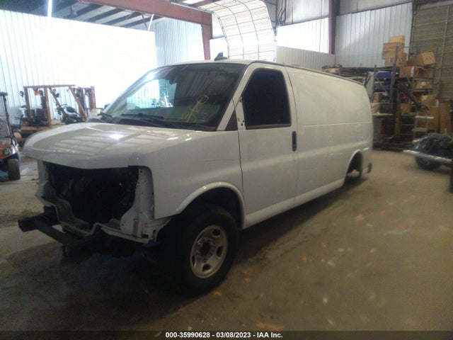 Chevrolet EXPRESS CARGO VAN 2018 1GCWGAFP4J1333040 Image 2