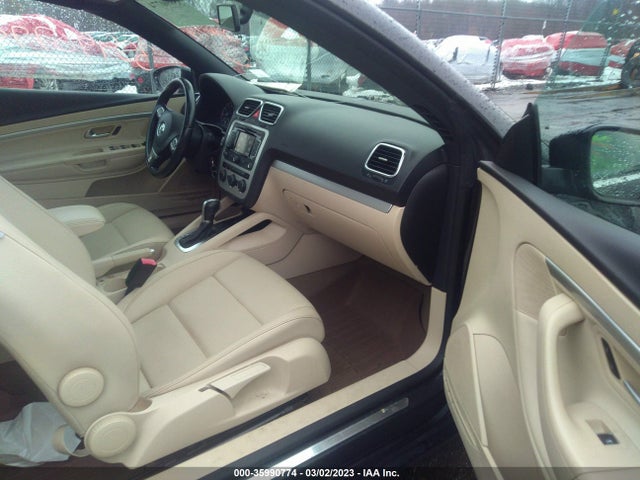 2015 Volkswagen Eos, VIN: WVWBW8AH3FV002833
